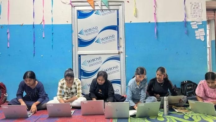 स्कूल ऑफ प्रोग्रामिंग ने किशनगंज में एक नई क्रांति शुरु की है. मज़दूरों और किसानों की बेटियां सॉफ्टवेयर इंजीनियर बन रही हैं और बड़े शहरों में जा रही हैं | फोटो: नूतन शर्मा/दिप्रिंट
