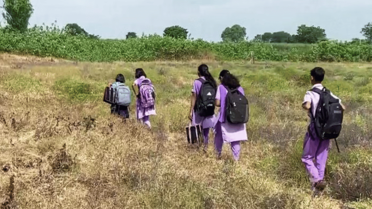 IN: गांवों में 100 लड़कों के मुकाबले सिर्फ 59 लड़कियां 12वीं की पढ़ाई पूरी करती हैं: UNESCO